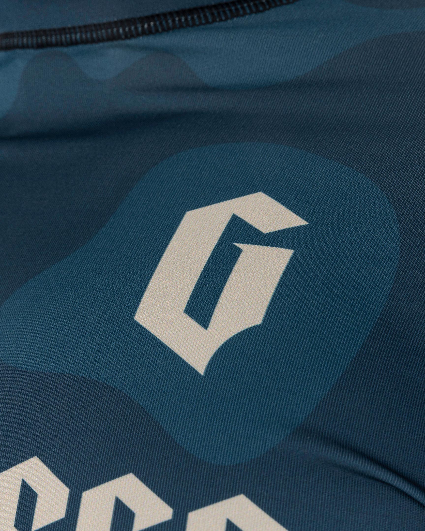 Gameness Mens Long Sleeved Meeting Of The Waters Rash Guard